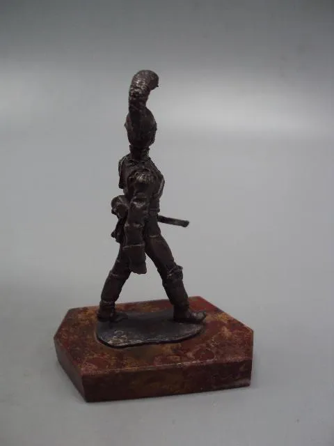Фигура на подставке статуэтка офицер в форме гусар с пистолем серебро 925 проба вес 86,43 г №14360 Інтернет-аукціон