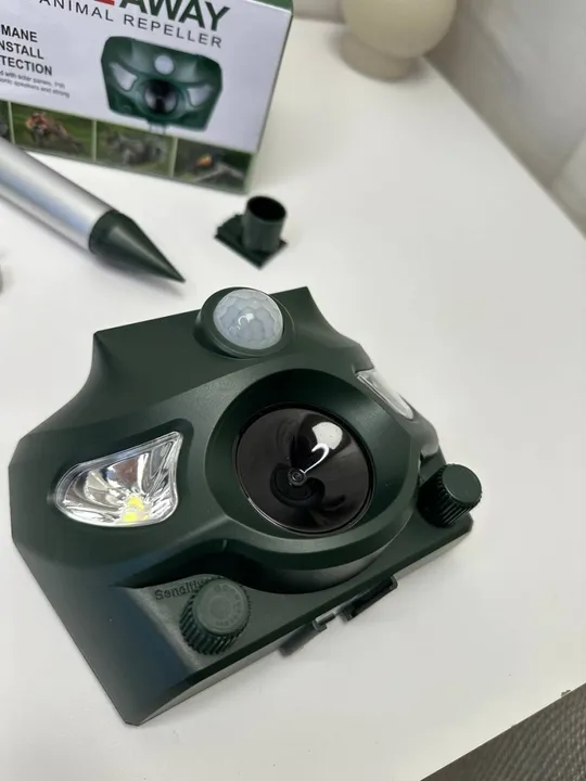 Ультразвуковий відлякувач тварин,із звуковим сигналом і спалахом Solar Animal Repeller (24) Продаж