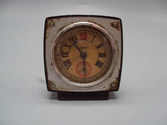 Настольные часы будильник Заря ссср на ходу размер 5,7х5,3 см №15868 Ціна