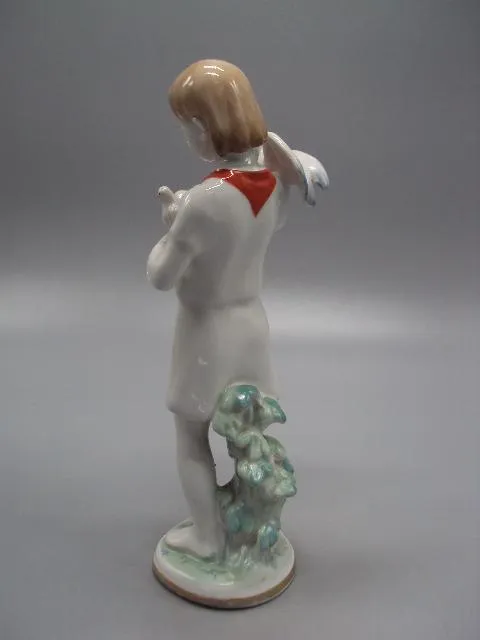 Фигура фарфор статуэтка ЛФЗ пионерка с голубями девочка с голубями высота 19,5 см 1 сорт №14508 Інтернет-аукціон