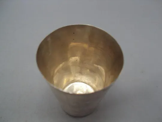 Рюмка стопка резьба цветок и листья серебро клеймо голова вес 35,82 г размер 6,3х4,5 см №14320 З аукціону