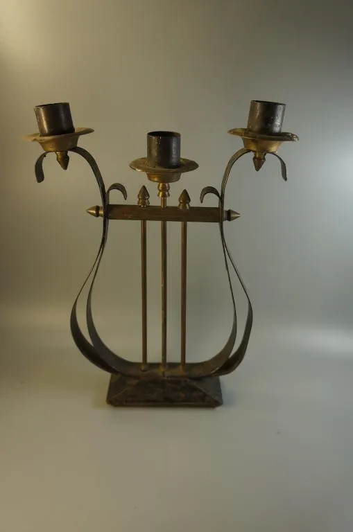 Подсвечник лира на 3 свечи высота 24,5 см №10630 Ціна