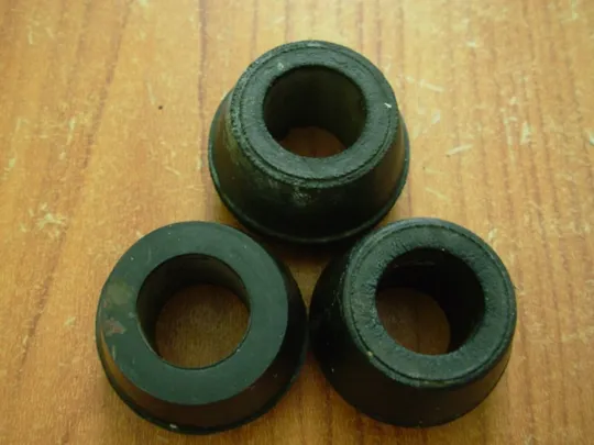 2101-2906231,402-2915432 Втулка амортизаторів передніх і задніх авто &quot;М-412&quot;; ВАЗ-2101 Продаж