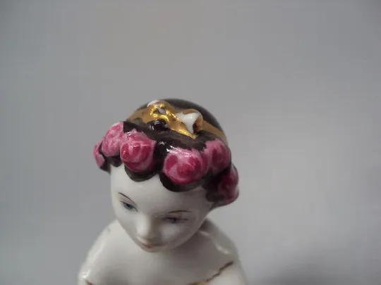 Фигура фарфор статуэтка ЛФЗ юная балерина девочка завязывает пуанты балет высота 11 см №14457 Інтернет-аукціон