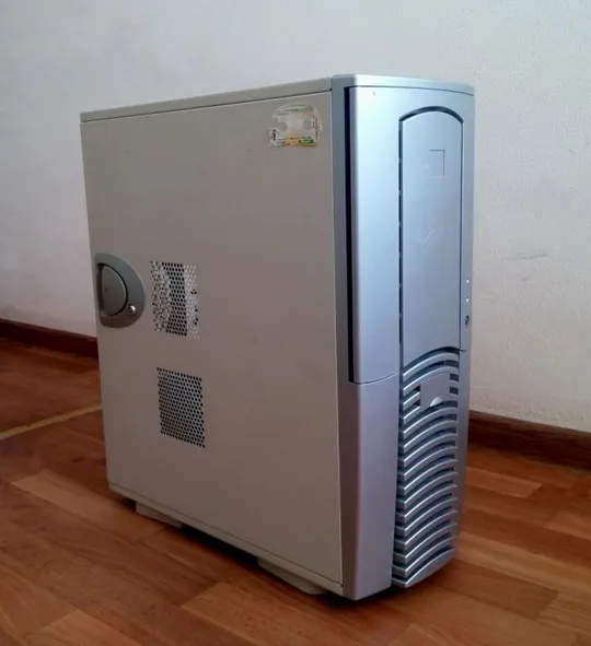 сервер HP DL180 G6 2x S1366 + 8/16 ядер 2x процессора Xeon X5550 + 32Gb DDR3 + Radeon 5450 HD Ціна