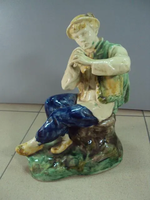 Фигура керамика майолика гуцул с дудочкой играет на дудке высота 28 см №7 Ціна