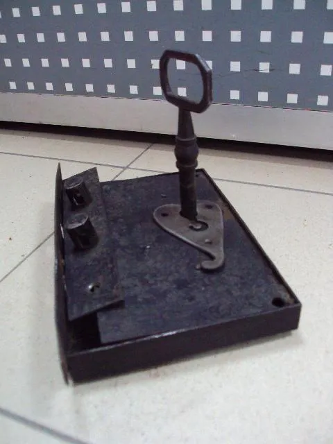 Врезной замок старинный с ключом №11425 З аукціону