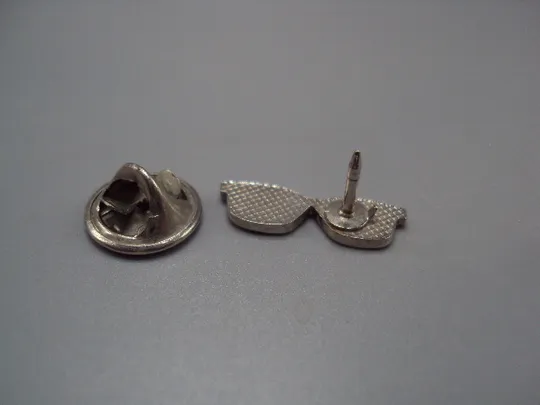 Значок пін окуляри знак солнцезащитные очки №18422 Де купити