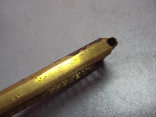 Деталь фрагмент латунь часть пишущего устройства с обеих сторон с ультрафиолетовыми вешалками №11560 Характеристики