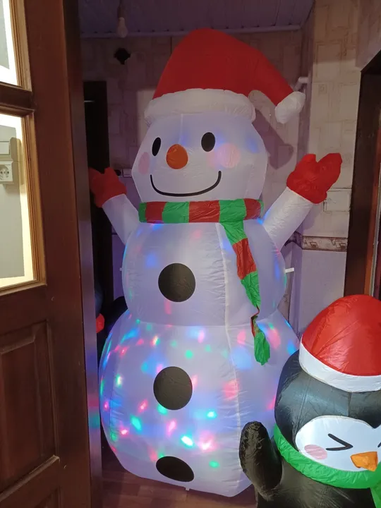2,2-метровий надувний різдвяний сніговик на вулиці з кольоровим світлодіодом (ящик 27) Де купити