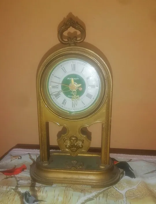 Продам настольные часы Янтарь Ціна