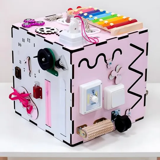 Купити Бизикуб 30x30x30см, 33 элемента, Розовый (Развивающий бизиборд для детей)