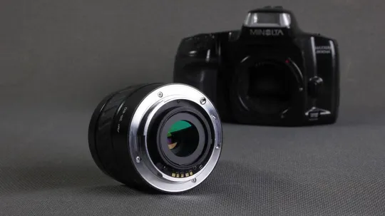 пленочный фотоаппарат Minolta Maxxum 300si + зум объектив Minolta Maxxum AF 35-80/3.5-4.5 Ф46mm Недорого