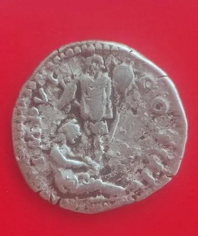 Древняя монета Марка Аврелия денарий - Германский пленник и трофей 173 г. н.э. TFN2002 З аукціону