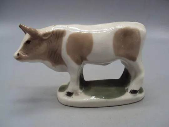 Фигура фарфор статуэтка Германия корова бык коровка бычок высота 9,5 см, длина 14,8 см №77 Ціна