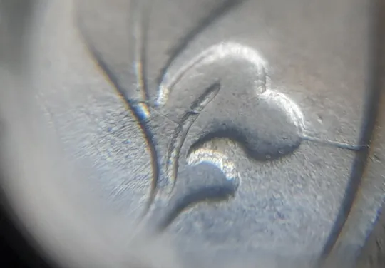 Купити (2439) 5 копійок 1992 розкол на аверсі через правий нижній листок (2 варіант) /5 копеек 1992 брак