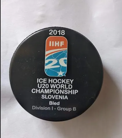 фото, Хоккей - Официальная игровая шайба IIHF с ЧМ 2018 U20 Словения Блед I див.гр.В. уч. сб Украины