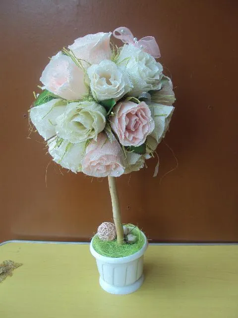 Сувенир дерево из цветов розы и бабочка вазон №3228 Інтернет-аукціон