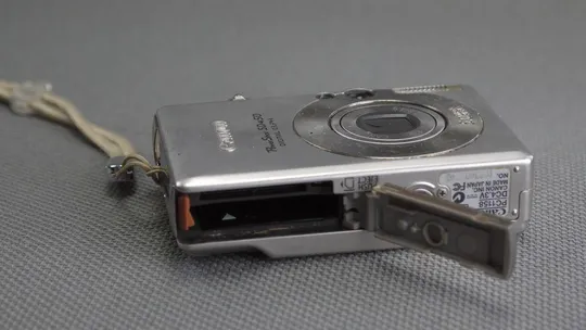 Цифровой фотоаппарат Canon Power Shot SD450 Elph AiAf 5.0Mpix Вживане Продаж