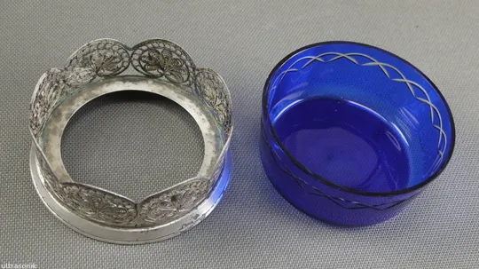 Цукерниця ваза кольорове кобальтове синє радянське скло та мельхіор Вживане Характеристики