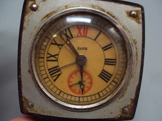 Настольные часы будильник Заря ссср на ходу размер 5,7х5,3 см №15868 Інтернет-аукціон