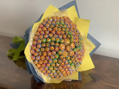 фото, Букет з цукерок Чупа Чупс Chupa Chups, в руку блакитний