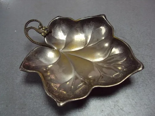 Пепельница лист винограда листочек листик Европа латунь посеребрение высота 2,5 см (№1551) №11472 Ціна