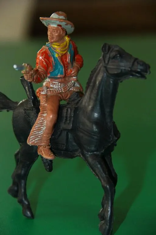 Купити ковбой с пистолетом на коне LAFREDO 100-120мм ОРИГИНАЛ раритет