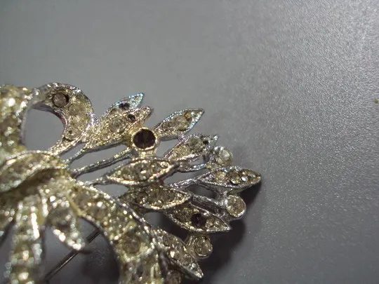 бижутерия брошка брошь бантик букет бант 5,2 см (нет некоторых камушков) №10855 Інтернет-аукціон