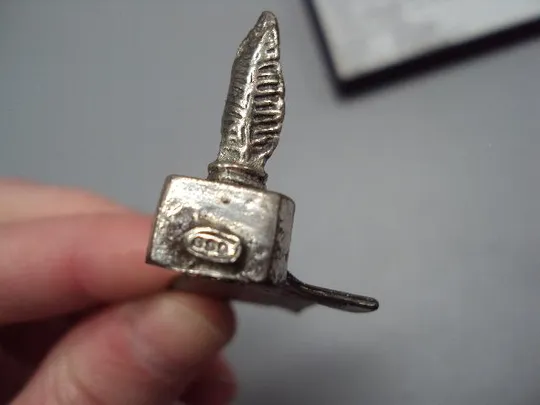Фигура миниатюра статуэтка письмо перо с письмом серебро 800 проба вес 6,52 г высота 2,7 см №36 Продаж