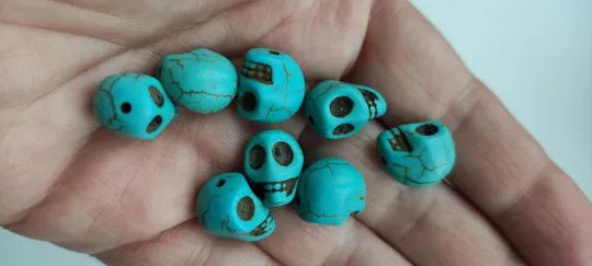 Бирюзовые черепа для создания украшений-браслет, четки и пр, 8 штук ts787. Продаж