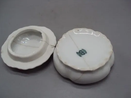 Шкатулка фарфор Австрия узор цветы розы размер 3,8х2,4х5,8 см под реставрацию №78 Де купити