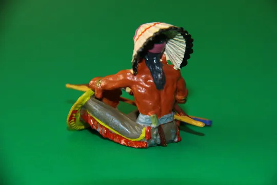 Купити ІНДІАНЕЦЬ ВОЖДЬ ЩО СИДИТЬ З ЛУКОМ № 6839 индеец ELASTOLIN 70мм ФРГ