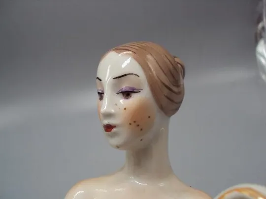 Купити Фигура фарфор статуэтка Киев балерины с зеркалом балет девушки перед выступлением 28,8 см №14564