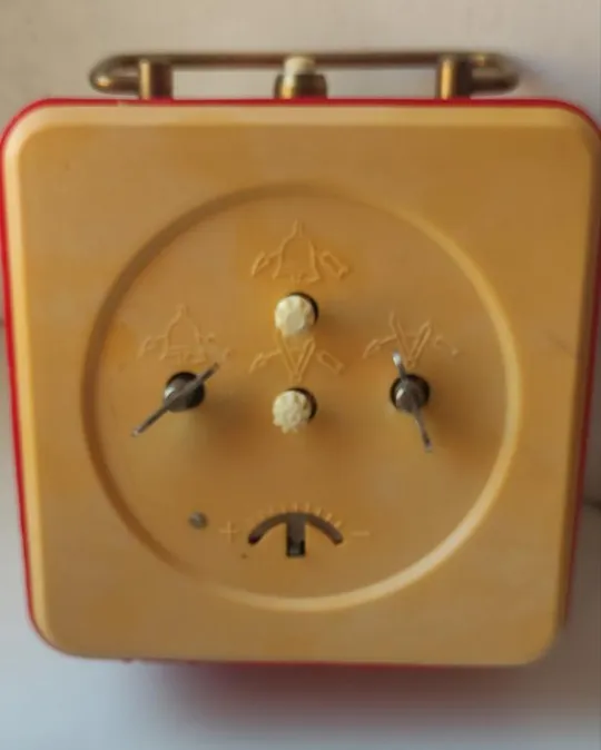 Очень красивый будильник производство СССР 1960-е годы,рабочее состояние jc345. Де купити