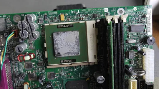 Материнская плата Intel D815EPFV + процессор Tualatin Celeron 1300GHz/256/100 + память PC133 128Mb З аукціону