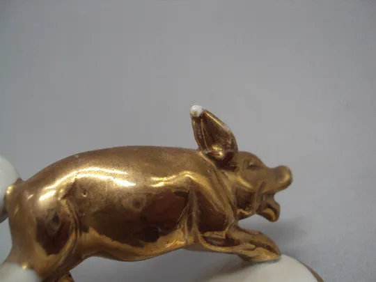 Фигура фарфор статуэтка Германия путти мальчик с поросятами ребенок и поросята высота 13,5 см №15461 в Україні