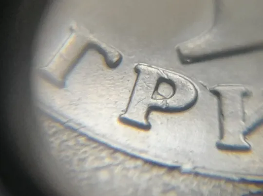 (8235) 1 гривня 2022 викрошки на аверсі (1 гривна 2022 брак) З аукціону