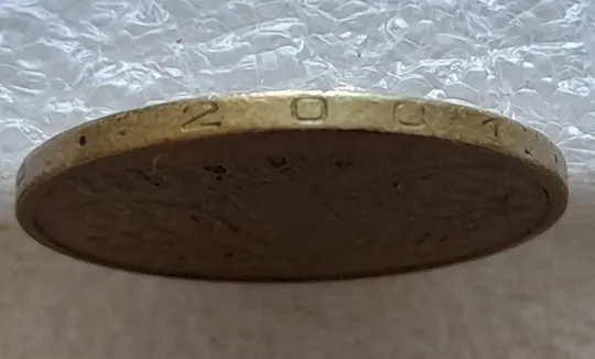 (1268) 1 гривня 2001 викрошка у 'Д' слова 'ОДНА' на гурті (1 гривна 2001 брак) Недорого