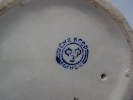 Фигура фарфор СНХ БССР Минск ФФЗ девочка с корзиной с грибами собирает грибы высота 13,5 см №14020 Характеристики