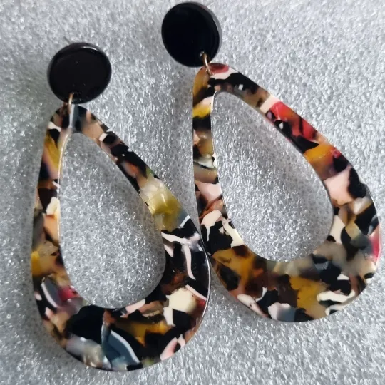 Сережки-краплі з кольоровим візерунком Де купити