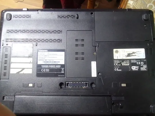 ноутбук toshiba tecra a11 без матриці озу зарядного..був робочий.я хз. З аукціону