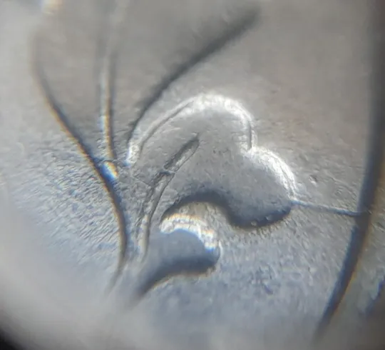 (2439) 5 копійок 1992 розкол на аверсі через правий нижній листок (2 варіант) /5 копеек 1992 брак З аукціону