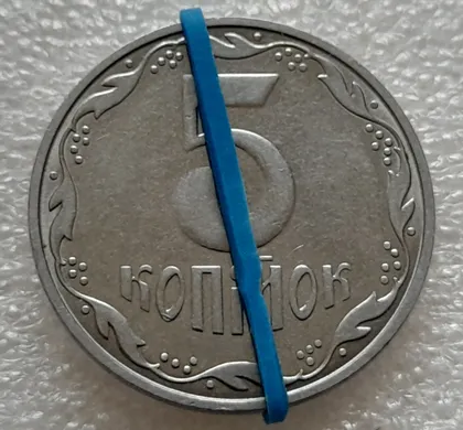 фото, (8171) 5 копійок 2004 поворот (порушення соосності) (5 копеек 2004 брак сдвиг)