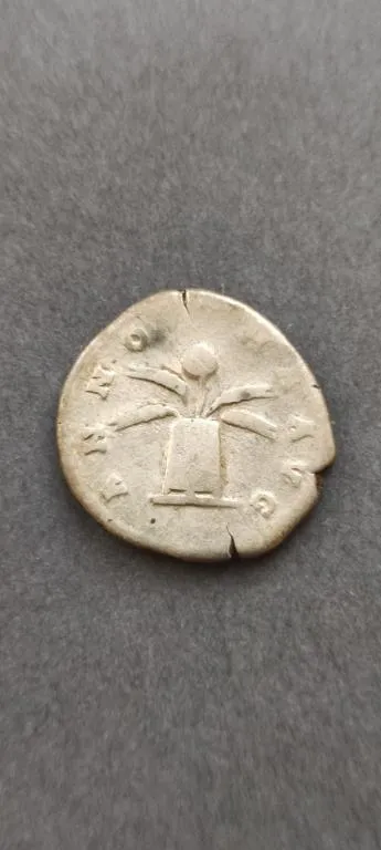 Купити Интересная Монета денарий "Благословенный урожай" император Рима Антонин Пий серебро bv344