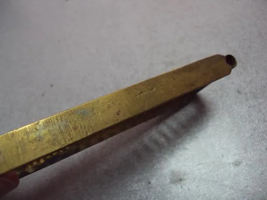 Деталь фрагмент латунь часть пишущего устройства с обеих сторон с ультрафиолетовыми вешалками №11560 Де купити