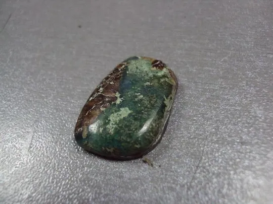 Камень хризоколл зелено-коричнвый на подложке для ювелирных изделий вес 3,4 г 5х25х17 мм №13264 З аукціону