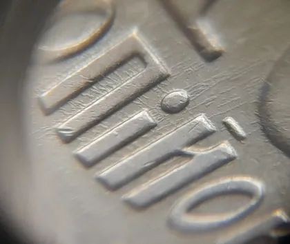 фото, (8190) 10 копійок 2011 потьоки металу на реверсі, "клякси", "полоси" (10 копеек 2011 подтек)