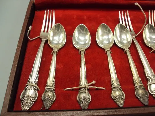 Набор столовые приборы десертные вилки и чайные ложки Роза мнц ссср лот 15 шт в коробке №14295 З аукціону