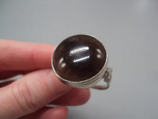 Кольцо круглая темно-коричневая вставка камень серебро Украина вес 15,81 г 21 размер №15745 в Україні